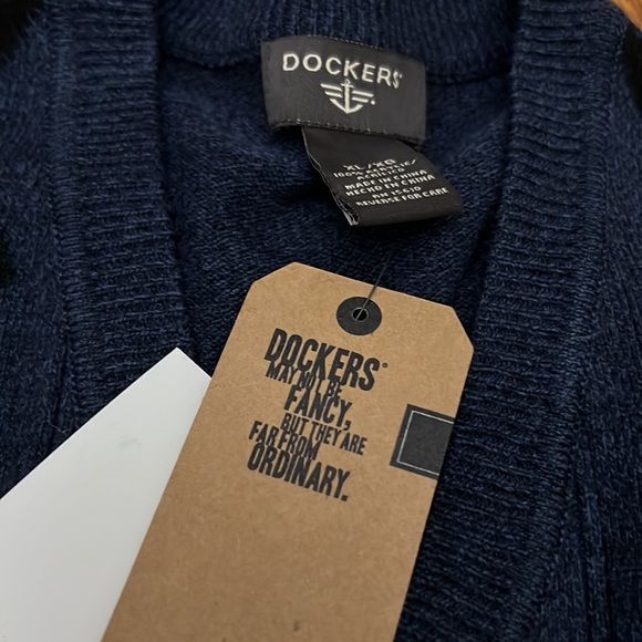 DOCKERS MENS Golf/leisure vest. Sz XL. Great gift!!( accessories not inc) - Picture 3 of 5